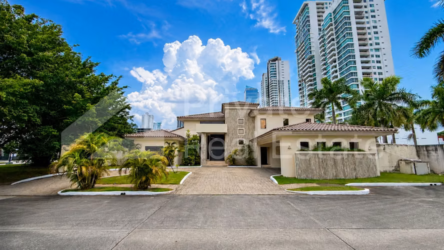 Se Vende casa en Paseo del parque Costa del Este