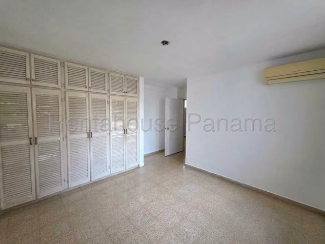 Vendo Apartamento de 201m2 en Marbella La Concha 26-7052SRZ - Imagen 13