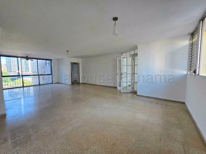 For sale 201m2 Apartment in Marbella La Concha 26-7052SRZ