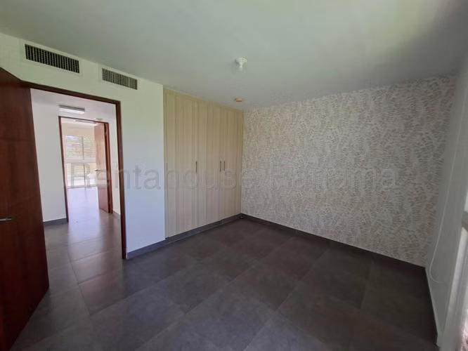 Alquilo Apartamento de 221.61m2 en San Carlos Las Islas Punta Barc 27-1463SRZ
