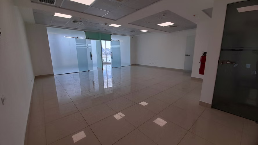 Balboa Office Center. Oficina 90mts 1b 1est $1000.00 - Imagen 2