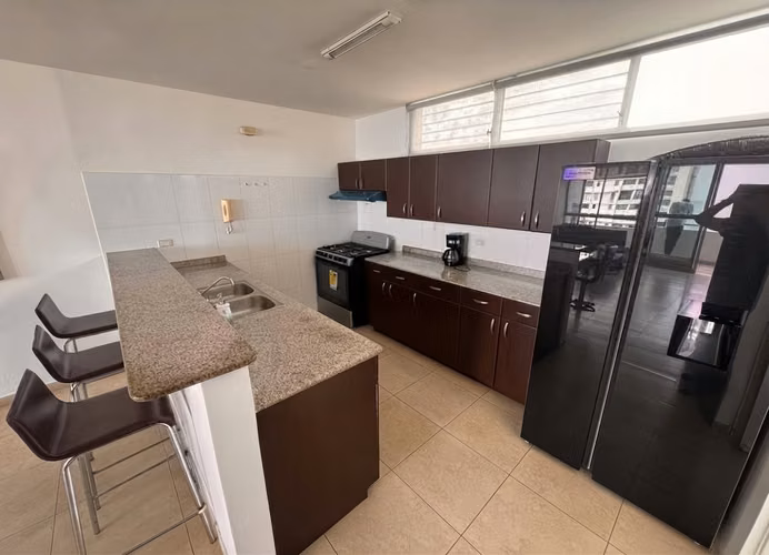 . Apartamento en Bella vista Cerca de Avenida balboa Balcón Con Vista al mar - Imagen 6