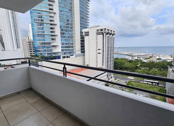 . Apartamento en Bella vista Cerca de Avenida balboa Balcón Con Vista al mar - Imagen 18