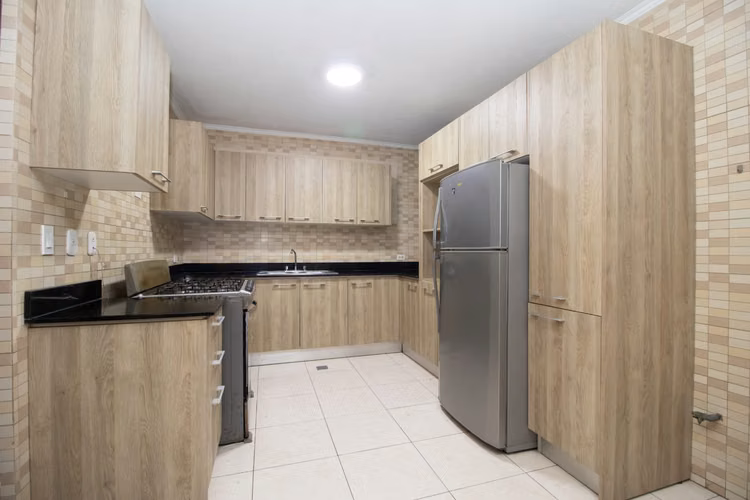 $1,900 EN PUNTA PACIFICA ALQUILO O VENDO $315,000 APARTAMENTO SEMIAMOBLADO RECIEN REMODELADO - Imagen 6