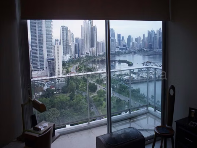J2037GRR Venta de Apartamento en Avenida Balboa