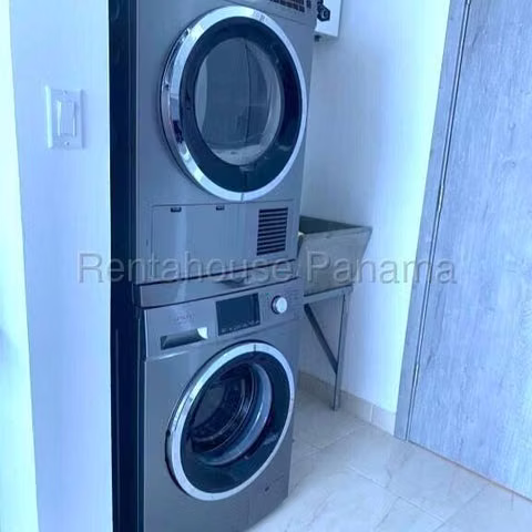 Venta Apartamento amoblado en The Sands Av. Balboa IH26-4080