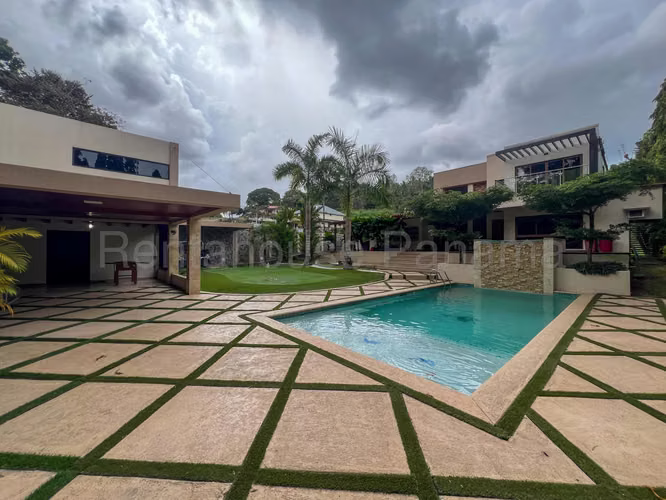 VENDO Casa con Piscina  en Club de Golf. 1702m2 lote - Imagen 14