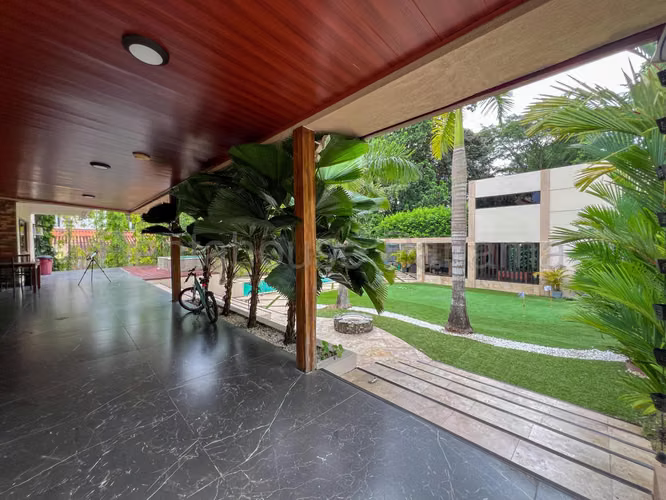 VENDO Casa con Piscina  en Club de Golf. 1702m2 lote - Imagen 4