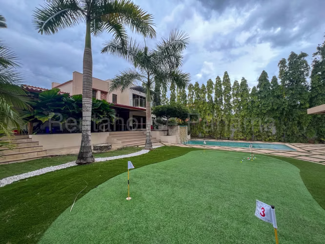 VENDO Casa con Piscina  en Club de Golf. 1702m2 lote - Imagen 13