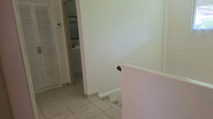 Melissa Foster Luxury Vende Amplia Casa en Los Ríos MFR2144