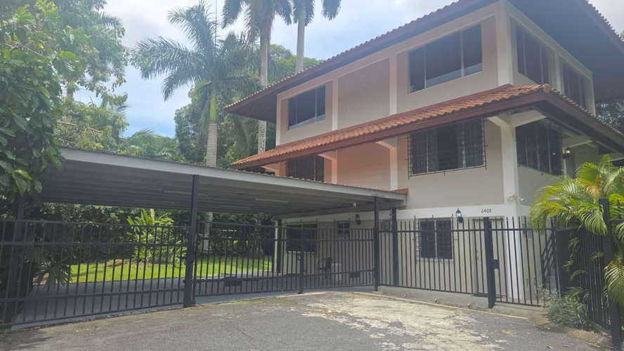 Melissa Foster Luxury Vende Amplia Casa en Los Ríos MFR2144