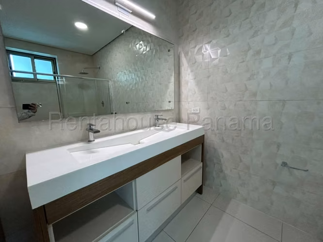 VENDO Apartamento en Ph MIRADOR en Costa del Este. 200m2