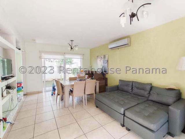 Venta Casa duplex en Brisas del Golf 23MAM9188