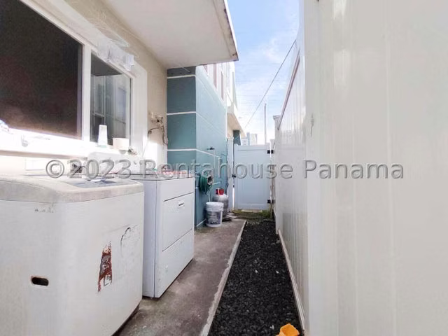 Venta Casa duplex en Brisas del Golf 23MAM9188