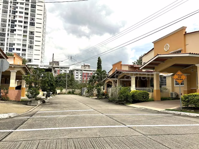 Venta Casa Villa Lucre | Remodelada, 3 Recámaras Terraza-Bar