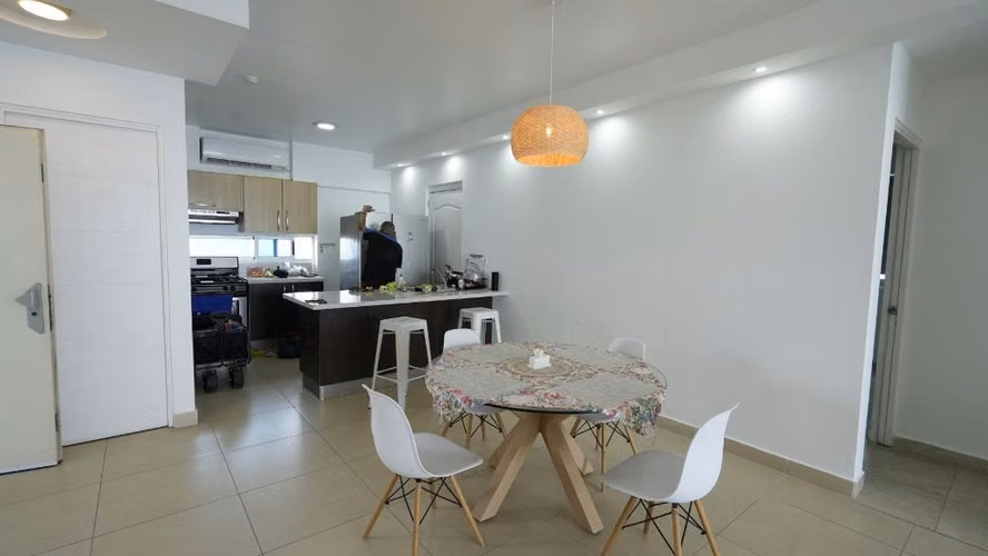EN VENTA | AMPLIO APARTAMENTO | VISTA AL MAR - Imagen 3