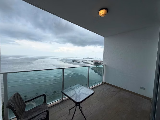EN VENTA | AMPLIO APARTAMENTO | VISTA AL MAR - Imagen 6