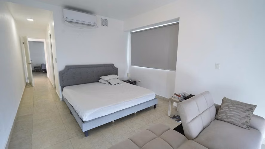 EN VENTA | AMPLIO APARTAMENTO | VISTA AL MAR - Imagen 4