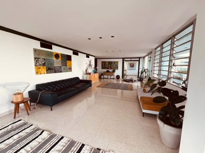 Venta de amplio apartamento en Edificio Triquiyoli-El Cangrejo