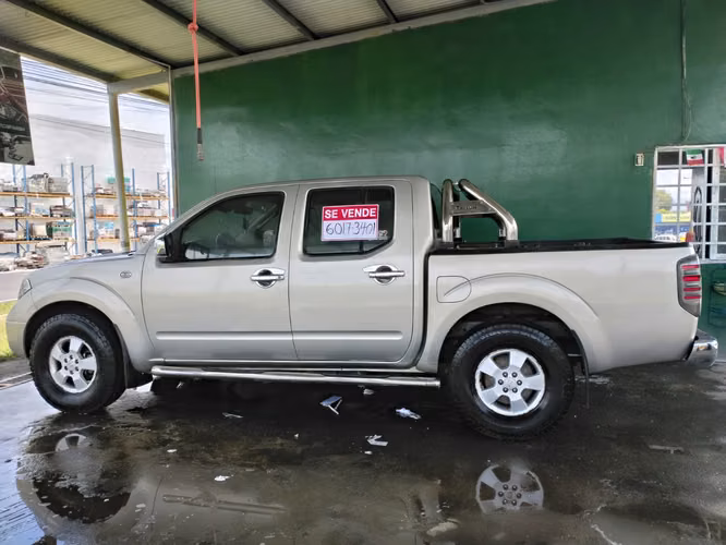 Complete engine overhaul for 2011 Nissan Navara for sale; excellent condition.