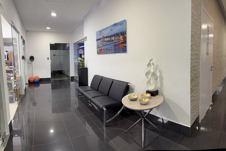 OFICINA LUXURY EN LA MEJOR ÁREA DE PANAMÁ CON VISTA INTERNA - Imagen 5