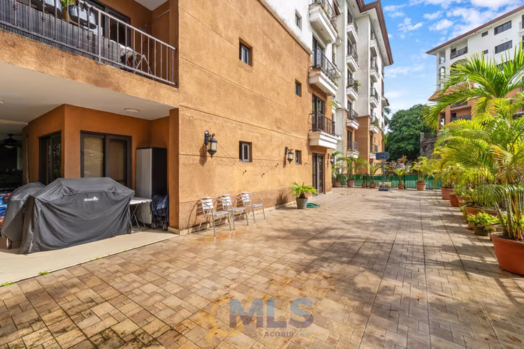 Apartamento en Planta Baja en Courtyard Residences PH Embassy Club - Imagen 18