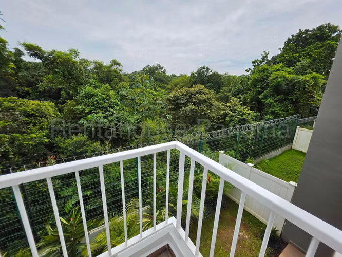 VENDO Casa en Ph Victoria REMODELADA. Paseo del Norte. 157m2