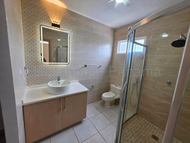 VENDO Casa en Ph Victoria REMODELADA. Paseo del Norte. 157m2