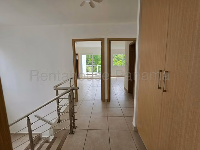 VENDO Casa en Ph Victoria REMODELADA. Paseo del Norte. 157m2