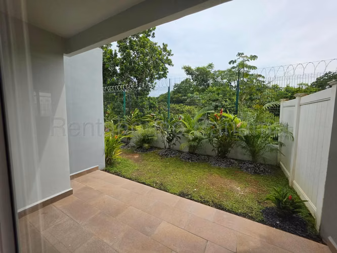 VENDO Casa en Ph Victoria REMODELADA. Paseo del Norte. 157m2