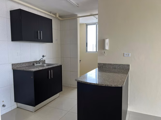Alquilo Apartamento en Vía España - Imagen 2