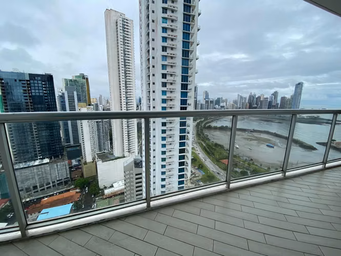Venta de Apartamento en Avenida Balboa, PH Yacht Club