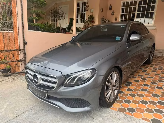 Mercedes Benz E300 Berlina 2018 IMPECABLE