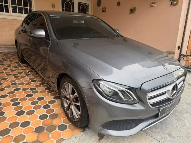 Mercedes Benz E300 Berlina 2018 IMPECABLE