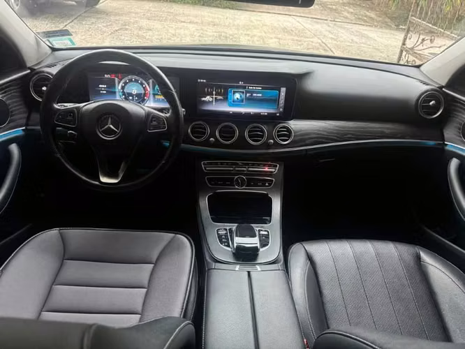 Mercedes Benz E300 Berlina 2018 IMPECABLE