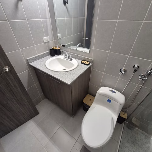 SE ALQUILA APARTAMENTO EN SAN FRANCISCO  - CARRASQUILLA CERCA DEL PARQUE OMAR
