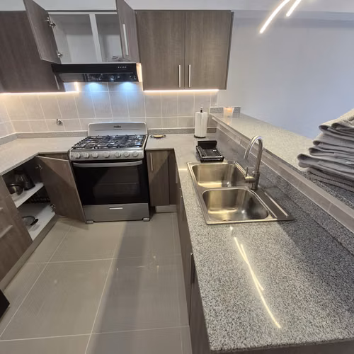 SE ALQUILA APARTAMENTO EN SAN FRANCISCO  - CARRASQUILLA CERCA DEL PARQUE OMAR