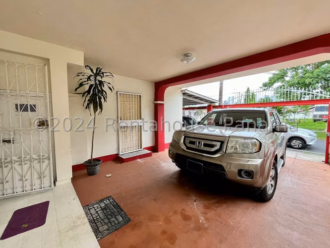 House for sale in Chanis LC4-10487