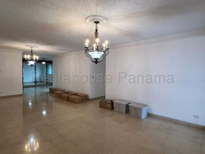 Venta de Apartamento en PH Gina, Obarrio*