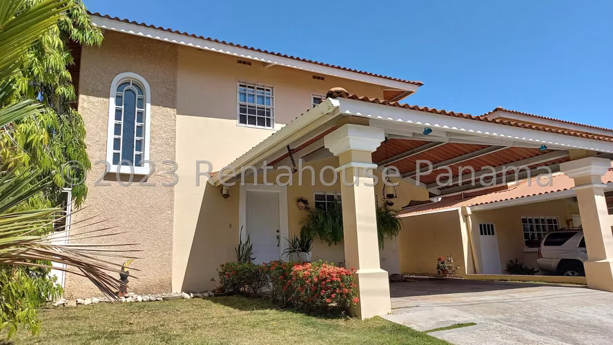 Vendo Casa en Brisas Del Golf LC27-1740