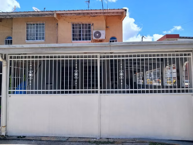 ## CASA EN VENTA EN LOS ANDES DE ESQUINA| 2 RECÁMARAS + 2 BAÑOS - Imagen 4