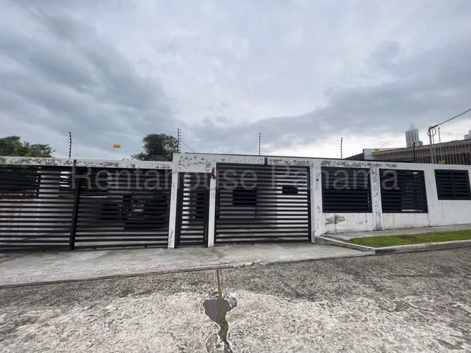 Venta de casa remodelada con piscina y gazebo *