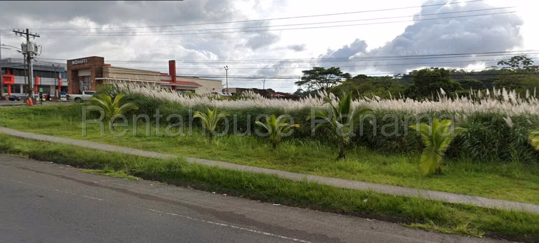 VENDO Terreno a Pie de Carretera  en Sabanitas. Colon. 813m2