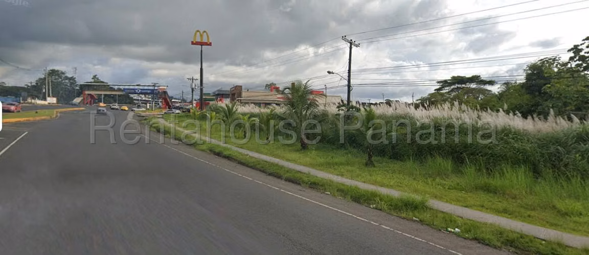 VENDO Terreno a Pie de Carretera  en Sabanitas. Colon. 813m2