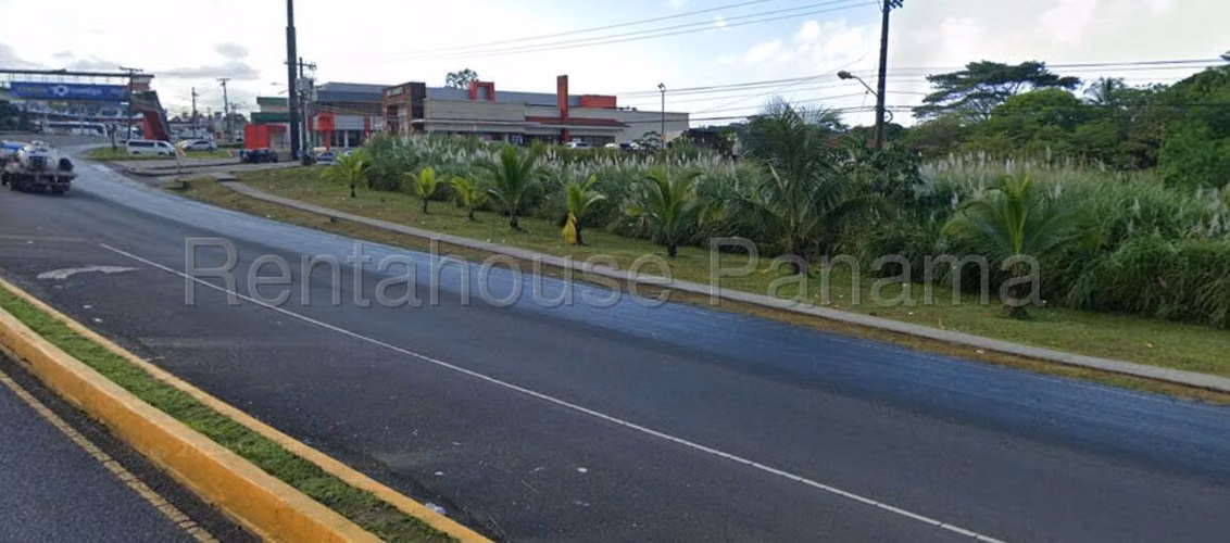 VENDO Terreno a Pie de Carretera  en Sabanitas. Colon. 813m2