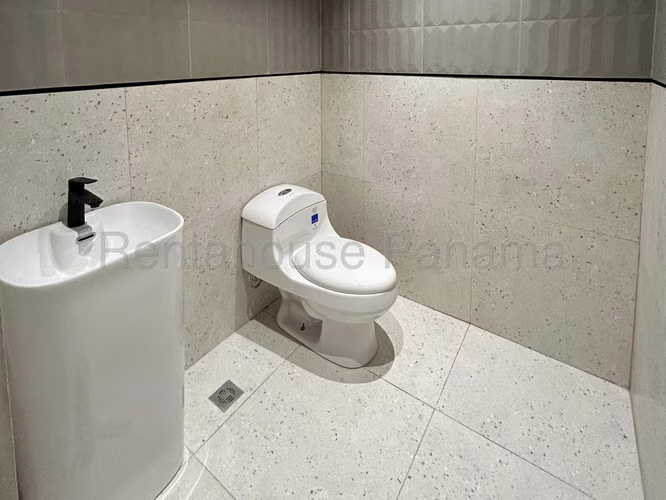 ALQUILO Oficina AMOBLADA en Financial Park en Costa del Este 234m2 - Imagen 19