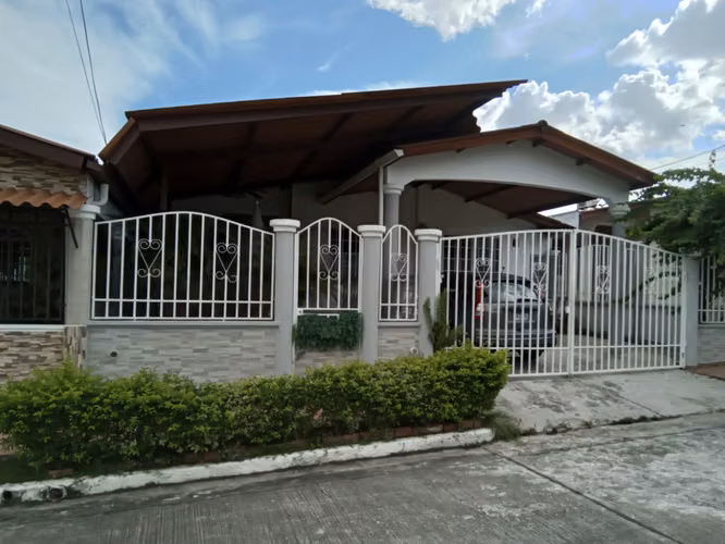 VENTA DE CASA EN PENONOMÉ