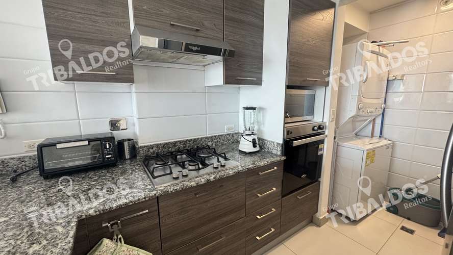 SE VENDE EN MIDPARK CON 2 ESTACIONAMIENTOS Y 1 DEPOSITO - Imagen 5