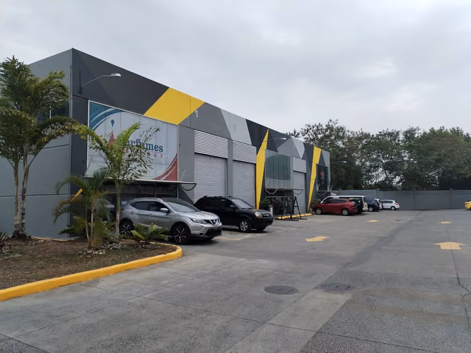 Alquiler de Ofibodega cerca de Costa del Este