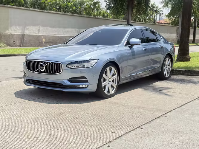 Volvo S90 Inscription 2017 a solo $14,900